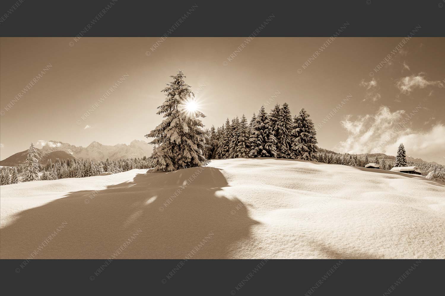 Verschneite Winterlandschaft mit Karwendel im Hintergrund - Winterliche Buckelwiesen 2:1 sepia -- Schnee Karwendel - mehr Infos bei www.Kriner-Weiermann.de