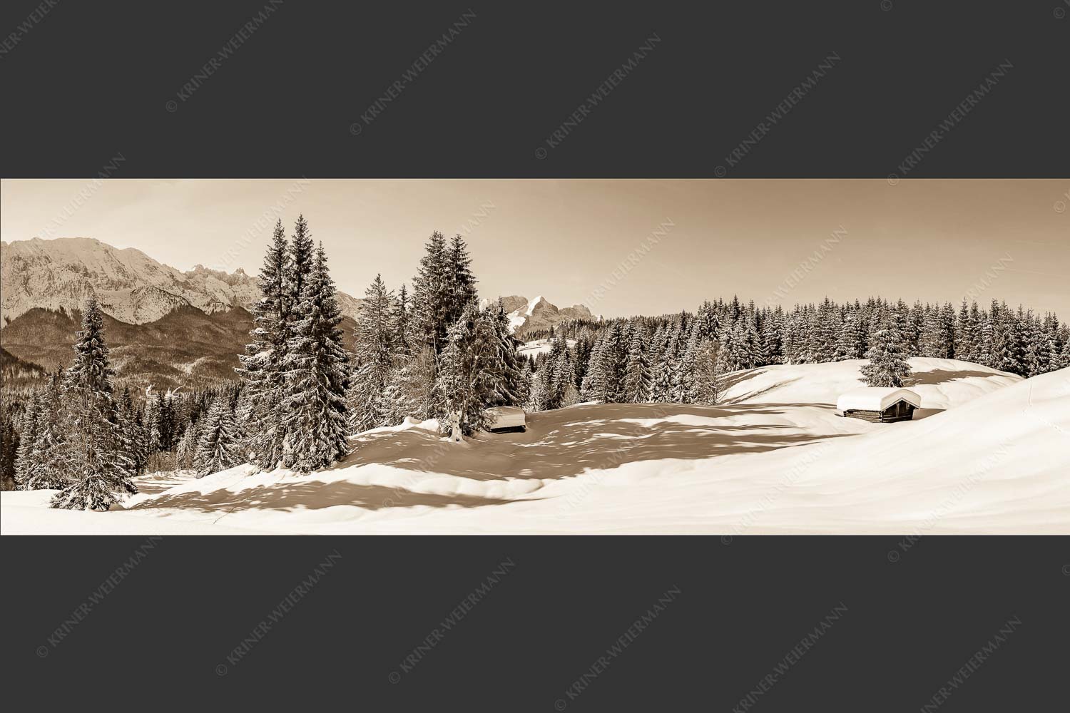 Wiesmahdstadel mit Zugspitzmassiv - Winterwiesmahd Elmau II 3:1 sepia -- Heustadel im Schnee - mehr Infos bei www.Kriner-Weiermann.de