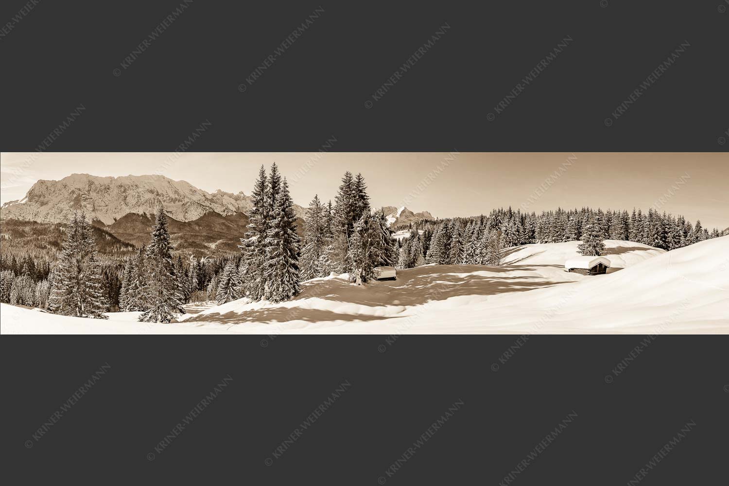 Wiesmahdstadel mit Zugspitzmassiv - Winterwiesmahd Elmau II 4:1 sepia -- Heustadel im Schnee - mehr Infos bei www.Kriner-Weiermann.de