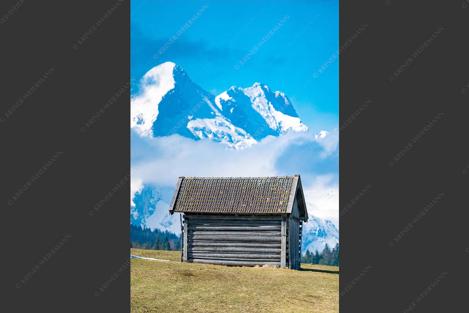 Heustadel vor Zugspitze und Alpspitze im Wetterstein - Zugspitzstadel 2:3  -- Alpspitze Zugspitze Heustadel - mehr Infos bei www.Kriner-Weiermann.de