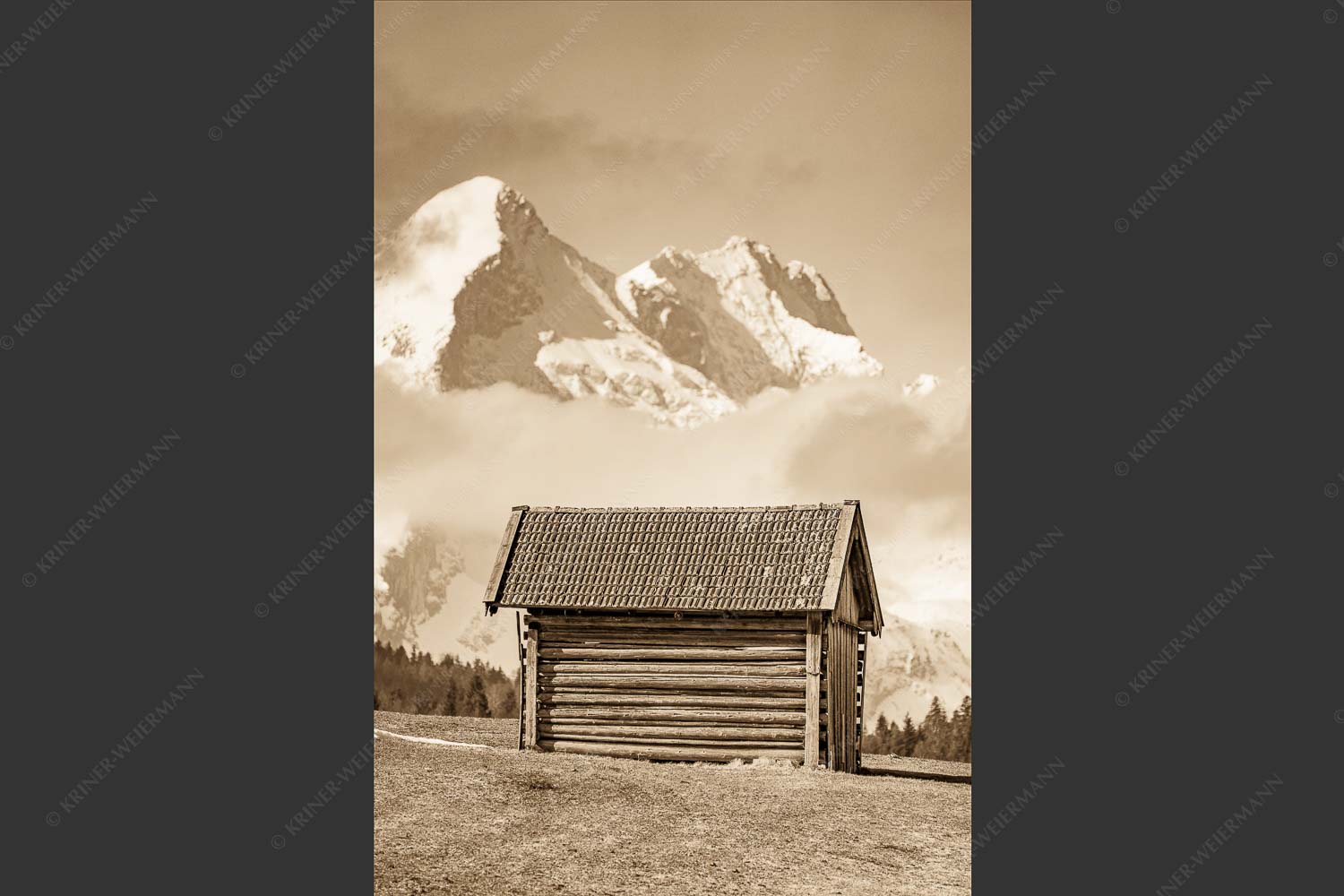 Heustadel vor Zugspitze und Alpspitze im Wetterstein - Zugspitzstadel 2:3 sepia -- Alpspitze Zugspitze Heustadel - mehr Infos bei www.Kriner-Weiermann.de