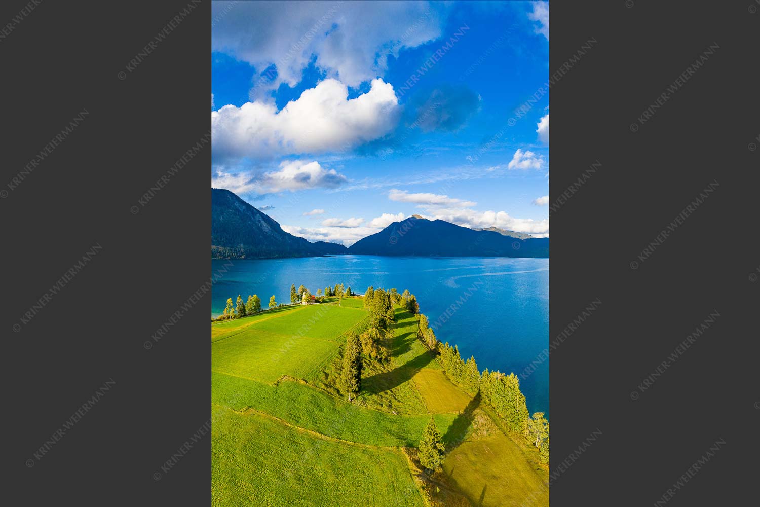Blick über St. Margareth und Walchensee zum Jochberg - Zwergern mit Jochberg 2:3  -- Walchensee - mehr Infos bei www.Kriner-Weiermann.de