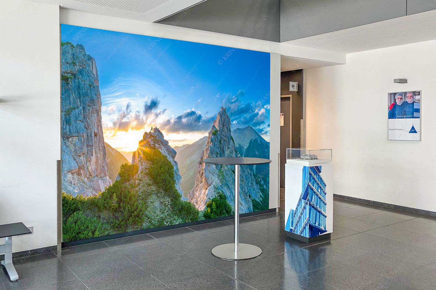 Blick aus dem Karwendel in den Sonnenuntergang und zur Soiernspitze - Eingang Nord-Mitte=1 Zwischengipfel-Bergsteiger im Karwendel 3:2 - mehr Infos bei www.Kriner-Weiermann.de