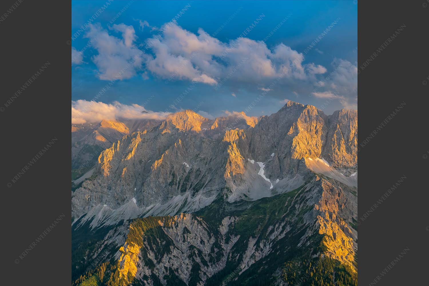 Blick von der Soiernspitze ins Karwendelgebirge - Heiter bis wolkig 1:1  -- Bäralpl Karwendel - mehr Infos bei www.Kriner-Weiermann.de