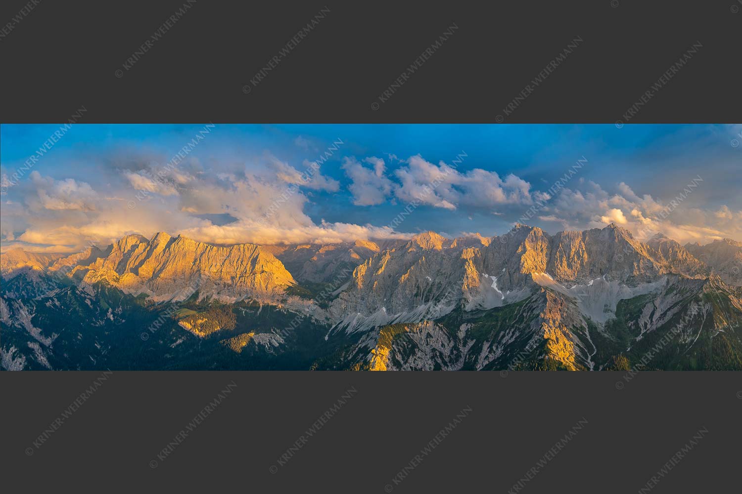 Blick von der Soiernspitze ins Karwendelgebirge - Heiter bis wolkig 3:1  -- Bäralpl Karwendel - mehr Infos bei www.Kriner-Weiermann.de