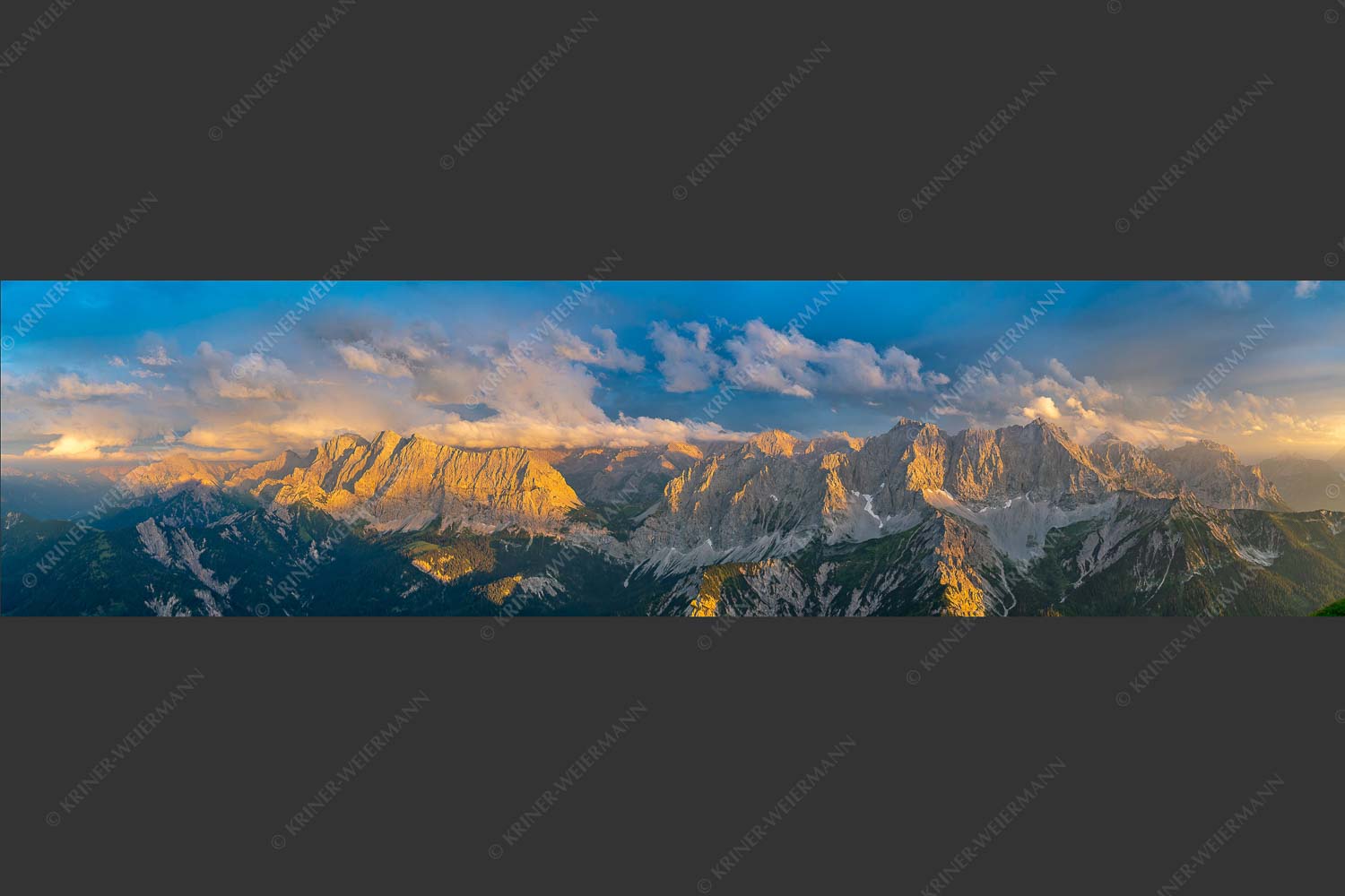 Blick von der Soiernspitze ins Karwendelgebirge - Heiter bis wolkig 4:1  -- Bäralpl Karwendel - mehr Infos bei www.Kriner-Weiermann.de