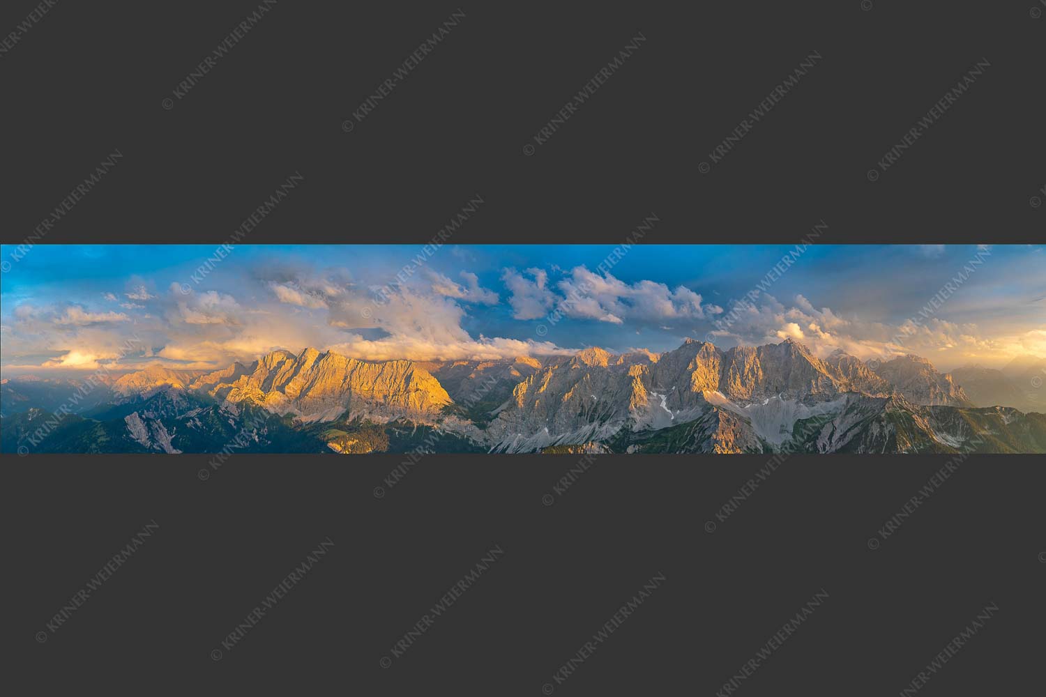 Blick von der Soiernspitze ins Karwendelgebirge - Heiter bis wolkig 5:1  -- Bäralpl Karwendel - mehr Infos bei www.Kriner-Weiermann.de