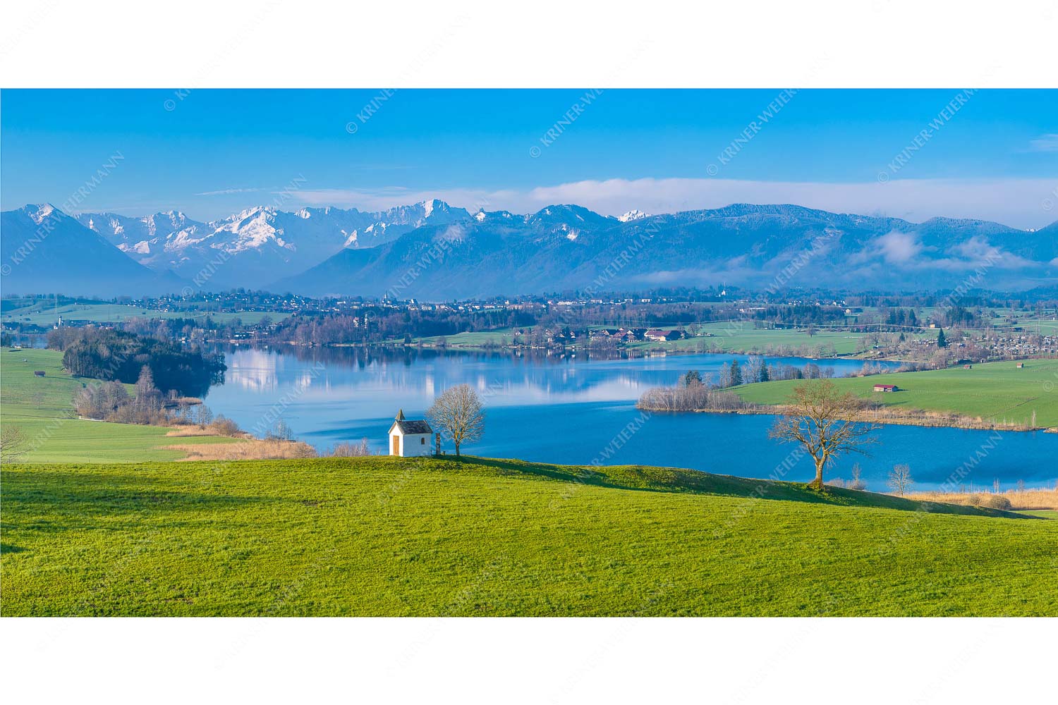 Blick über den Riegsee zum Estergebirge, Wetterstein und Ammergauer Bergen - Frühlingsgöttin Ostara_2zu1 - mehr Infos bei www.Kriner-Weiermann.de