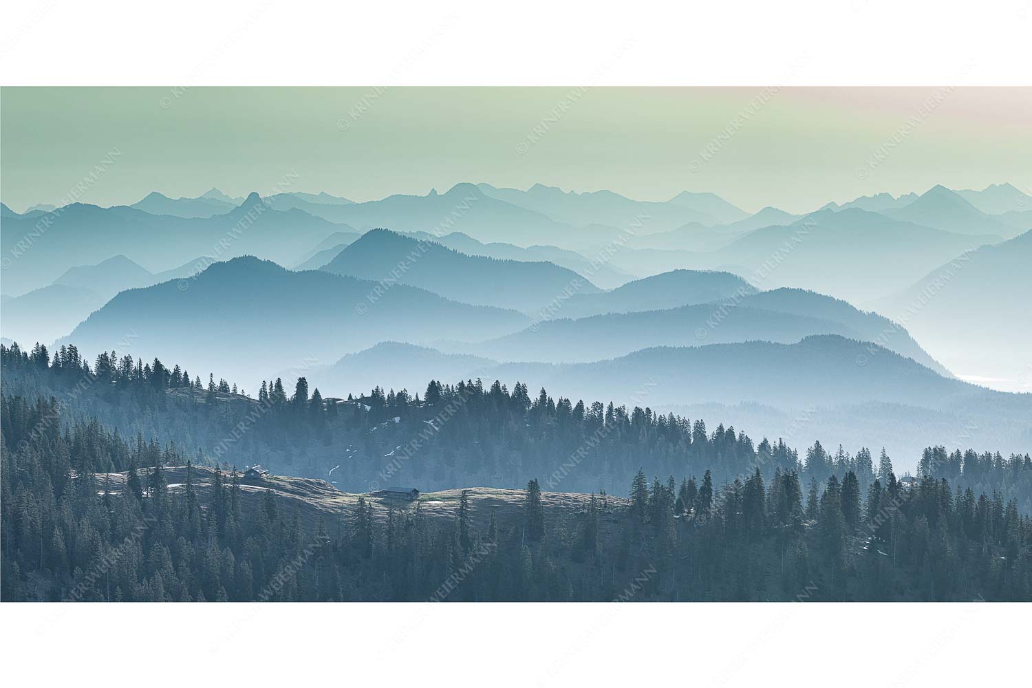 Morgenstimmung bei der Krüner Alm mit Panoramablick vom Wendelstein bis Zugspitze - Über d Oima_2zu1 - mehr Infos bei www.Kriner-Weiermann.de