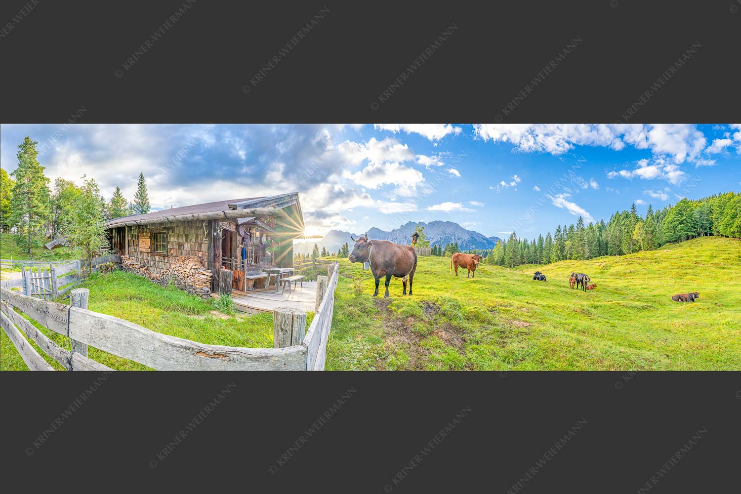 Malerische Almhütte bei Mittenwald mit Karwendel - Almbiente III 3:1  -- Mittenwald Alm Buckelwiesen Karwendel - mehr Infos bei www.Kriner-Weiermann.de