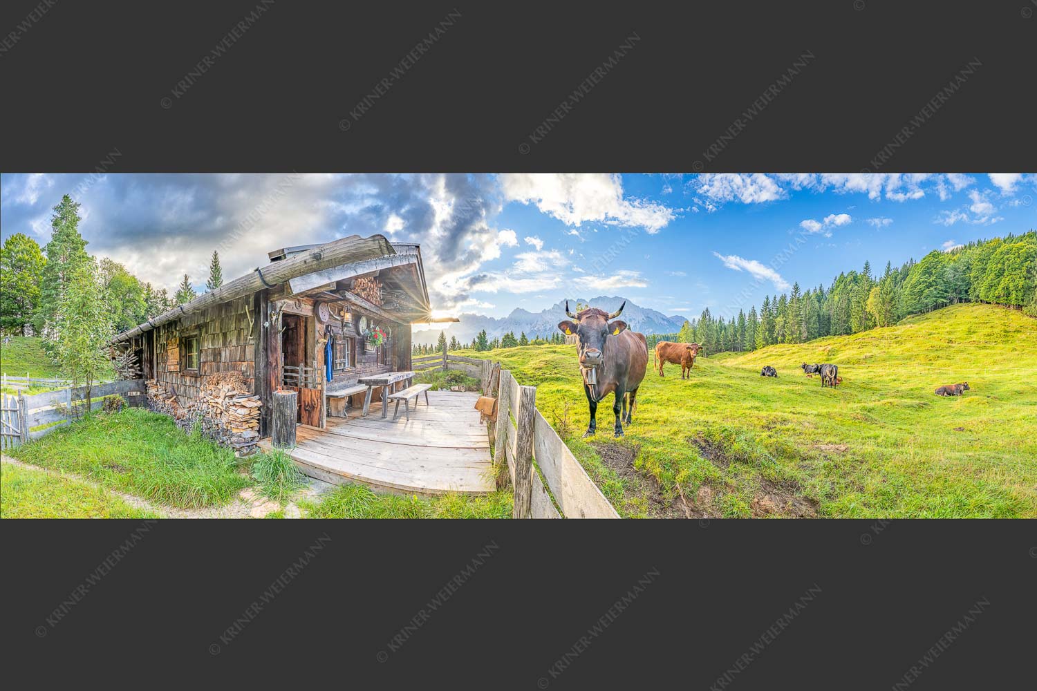 Malerische Almhütte bei Mittenwald mit Karwendel - Almbiente 3:1  -- Mittenwald Alm Buckelwiesen Karwendel - mehr Infos bei www.Kriner-Weiermann.de