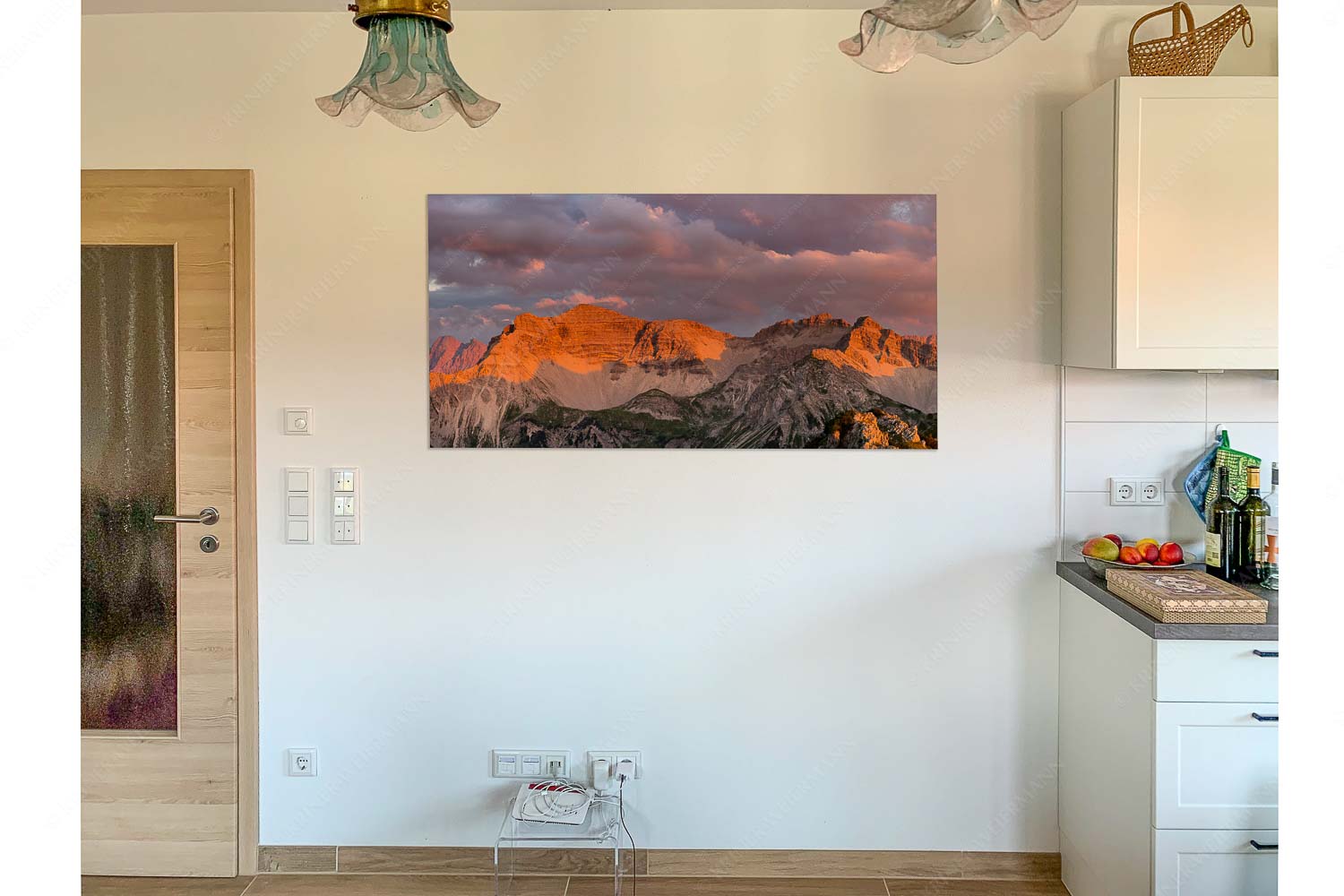 Warmes letztes Tageslicht an der Soiernspitze und im Soierngebirge - Küche Riegsee Gewaltig-Grandiose Abendstimmung im Soierngebirge 2:1 - mehr Infos bei www.Kriner-Weiermann.de