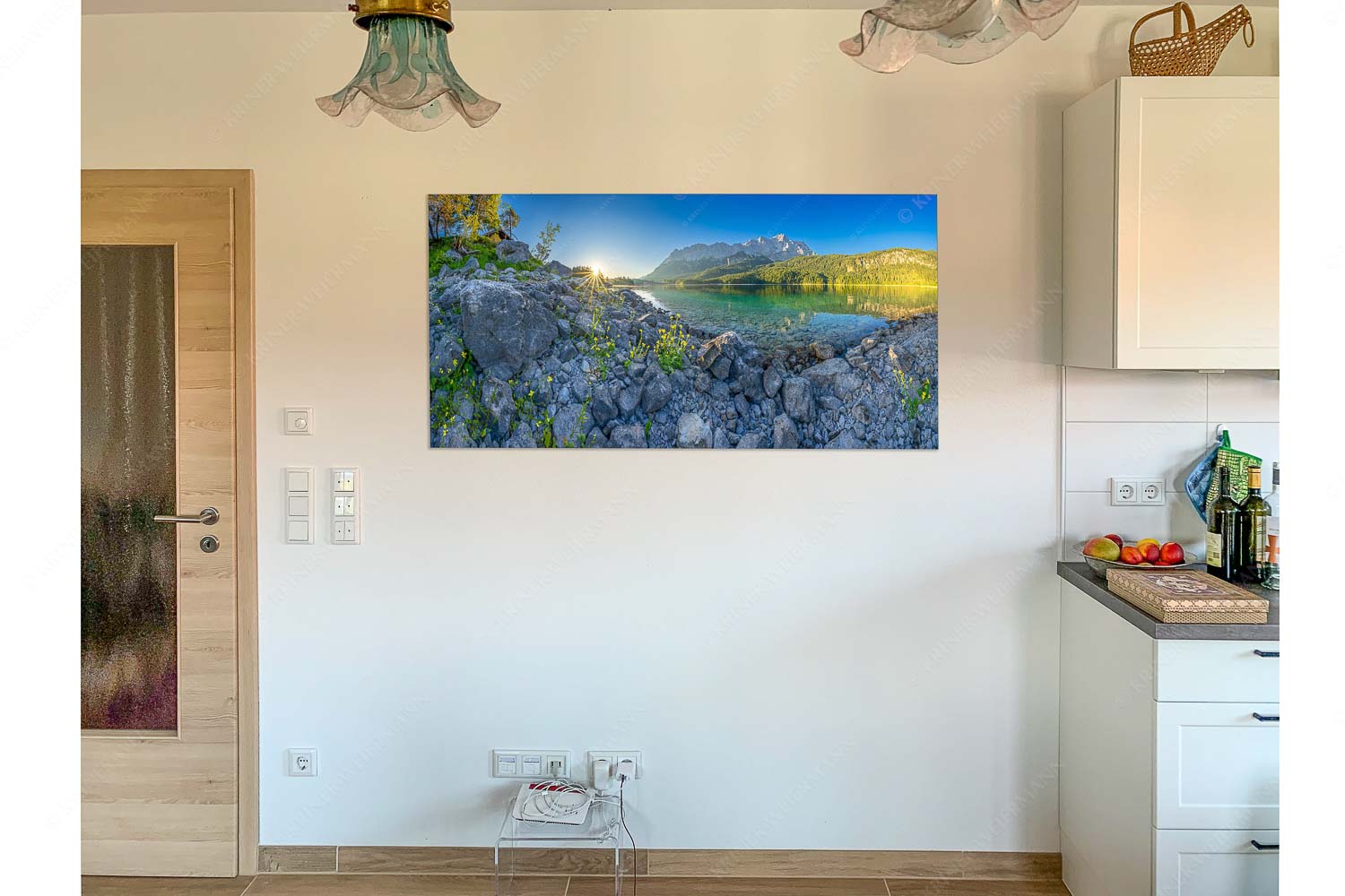 Sonnenaufgang am Eibsee mit Zugspitze und blühenden Wildblumen - Küche Riegsee Idylle am Eibsee-Eibsee Sonnenaufgang Zugspitze 2:1 - mehr Infos bei www.Kriner-Weiermann.de