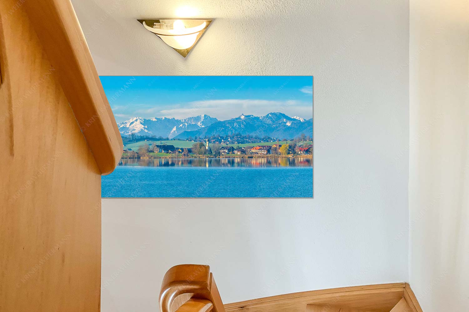 Blick über den Riegsee und Froschhausen zum Zugspitzmassiv - Treppe München=1 Froschhausener Morgen-Riegsee und Froschhausen 2:1 - mehr Infos bei www.Kriner-Weiermann.de