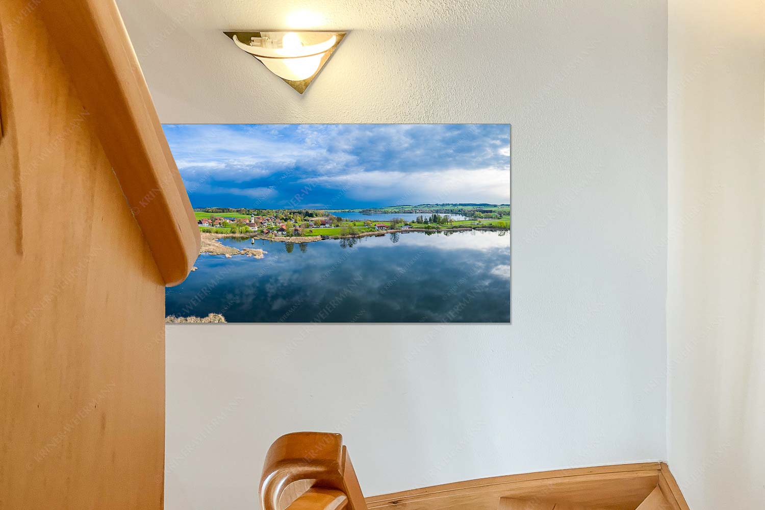 Blick über die Ortschaft Froschhausen mit Froschhauser See und Riegsee - Treppe München=1 Klein aber oho-Froschhausen 2:1 - mehr Infos bei www.Kriner-Weiermann.de