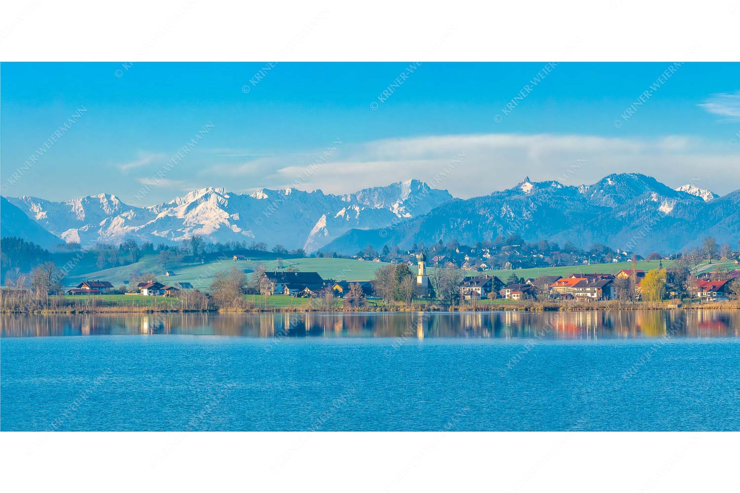 Blick über den Riegsee und Froschhausen zum Zugspitzmassiv - Froschhausener Morgen_2zu1 - mehr Infos bei www.Kriner-Weiermann.de