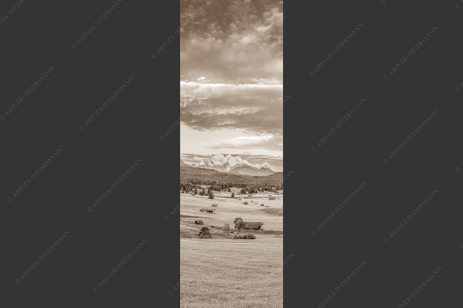 Erstes Sonnenlicht am Zugspitzmassiv - Wunderbares Werdenfels 1:3 sepia -- Karwendel Wetterstein und Estergebirge - mehr Infos bei www.Kriner-Weiermann.de