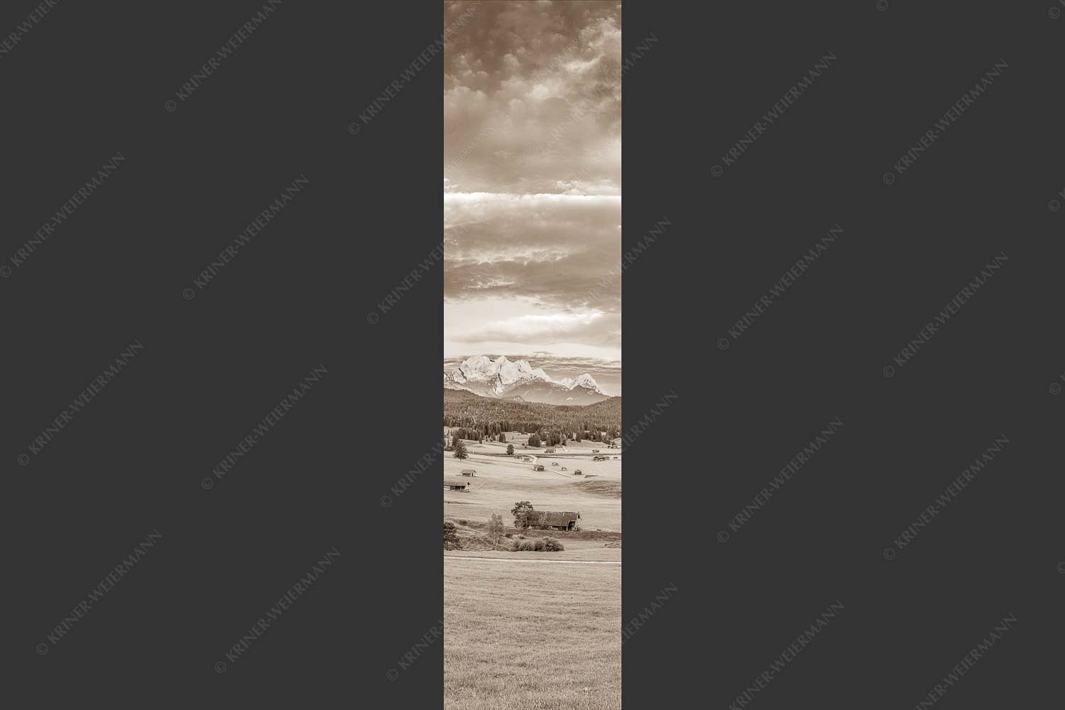 Erstes Sonnenlicht am Zugspitzmassiv - Wunderbares Werdenfels 1:4 sepia -- Karwendel Wetterstein und Estergebirge - mehr Infos bei www.Kriner-Weiermann.de