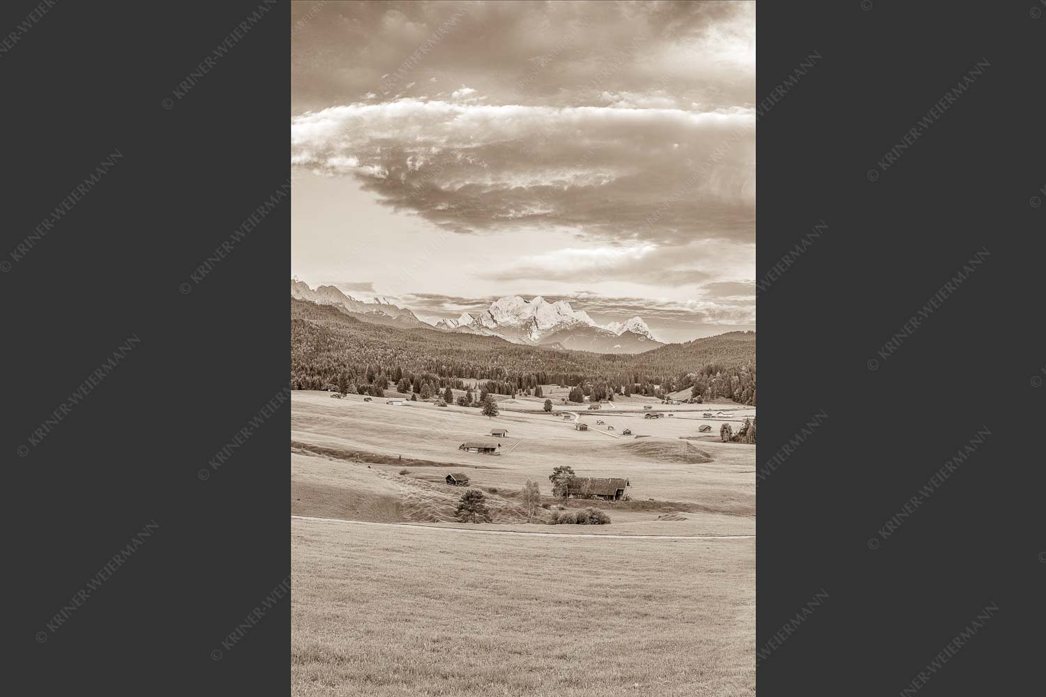 Erstes Sonnenlicht am Zugspitzmassiv - Wunderbares Werdenfels 2:3 sepia -- Karwendel Wetterstein und Estergebirge - mehr Infos bei www.Kriner-Weiermann.de