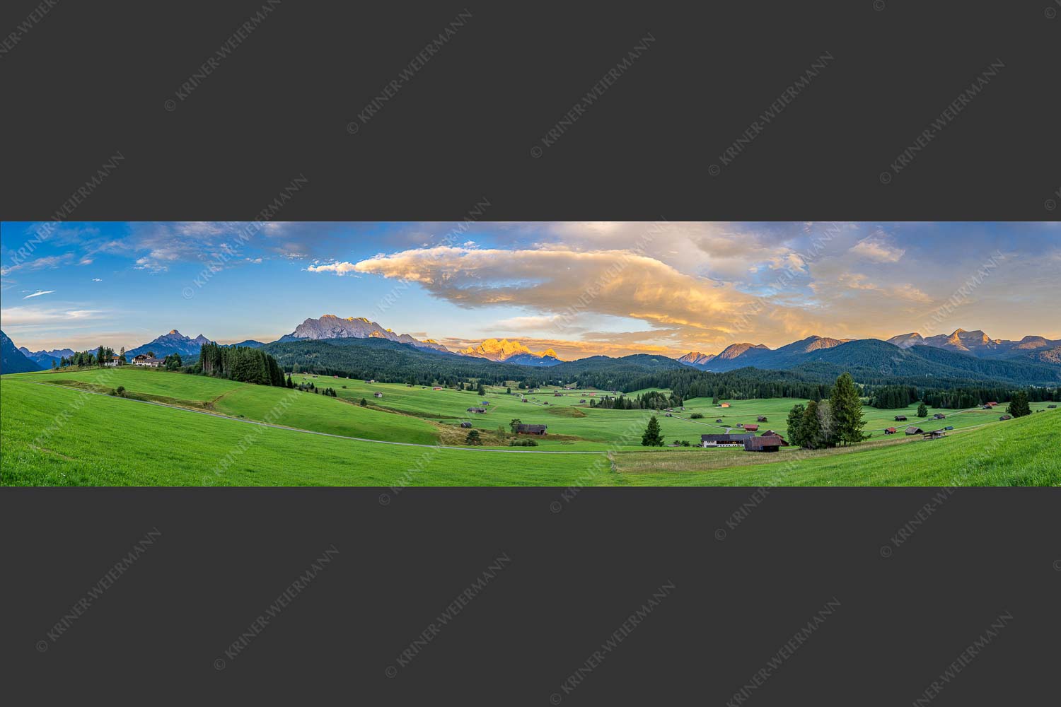Erstes Sonnenlicht am Zugspitzmassiv - Wunderbares Werdenfels 4:1  -- Karwendel Wetterstein und Estergebirge - mehr Infos bei www.Kriner-Weiermann.de