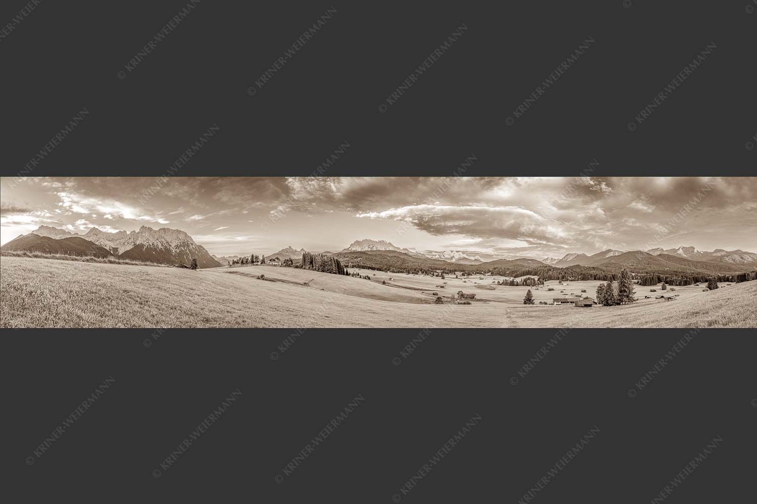 Erstes Sonnenlicht am Zugspitzmassiv - Wunderbares Werdenfels 5:1 sepia -- Karwendel Wetterstein und Estergebirge - mehr Infos bei www.Kriner-Weiermann.de