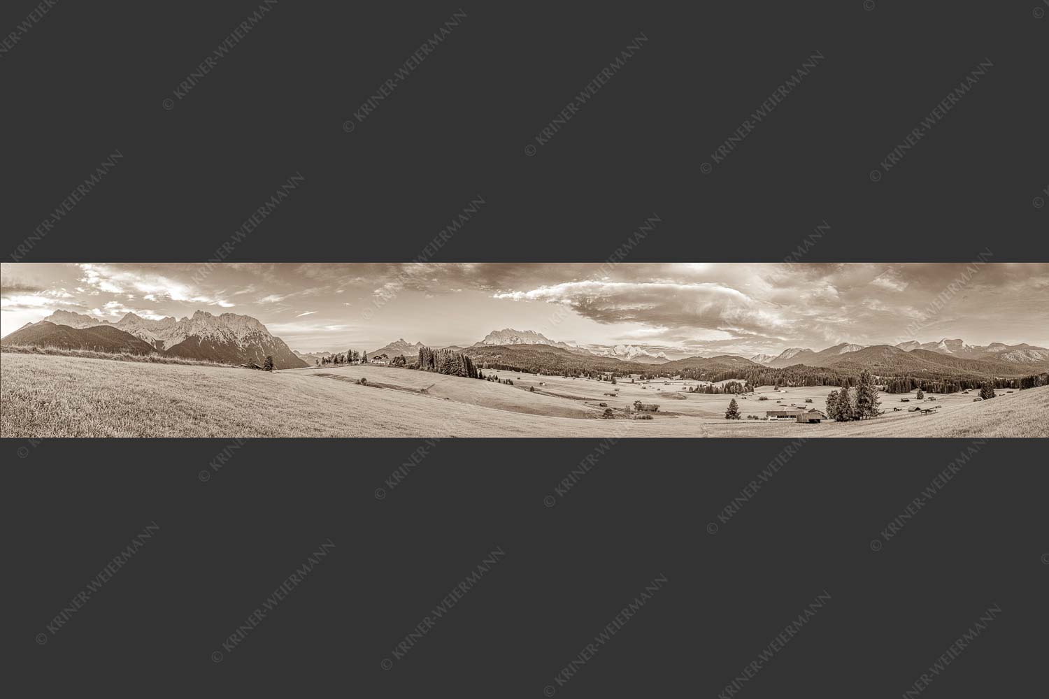 Erstes Sonnenlicht am Zugspitzmassiv - Wunderbares Werdenfels 6:1 sepia -- Karwendel Wetterstein und Estergebirge - mehr Infos bei www.Kriner-Weiermann.de