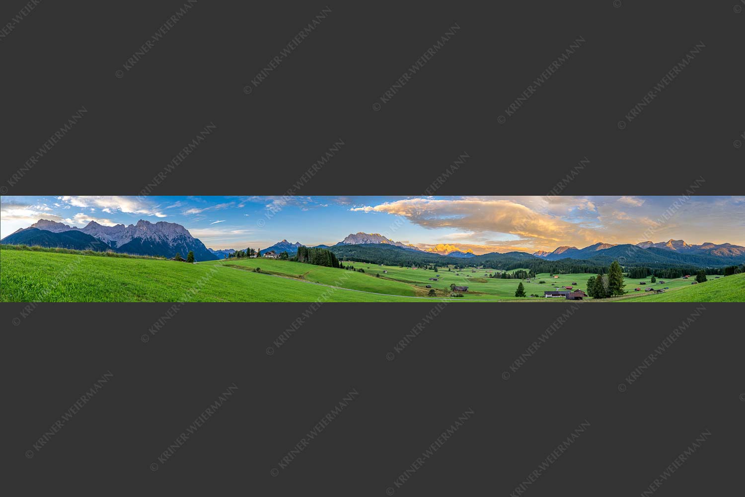 Erstes Sonnenlicht am Zugspitzmassiv - Wunderbares Werdenfels 7:1  -- Karwendel Wetterstein und Estergebirge - mehr Infos bei www.Kriner-Weiermann.de