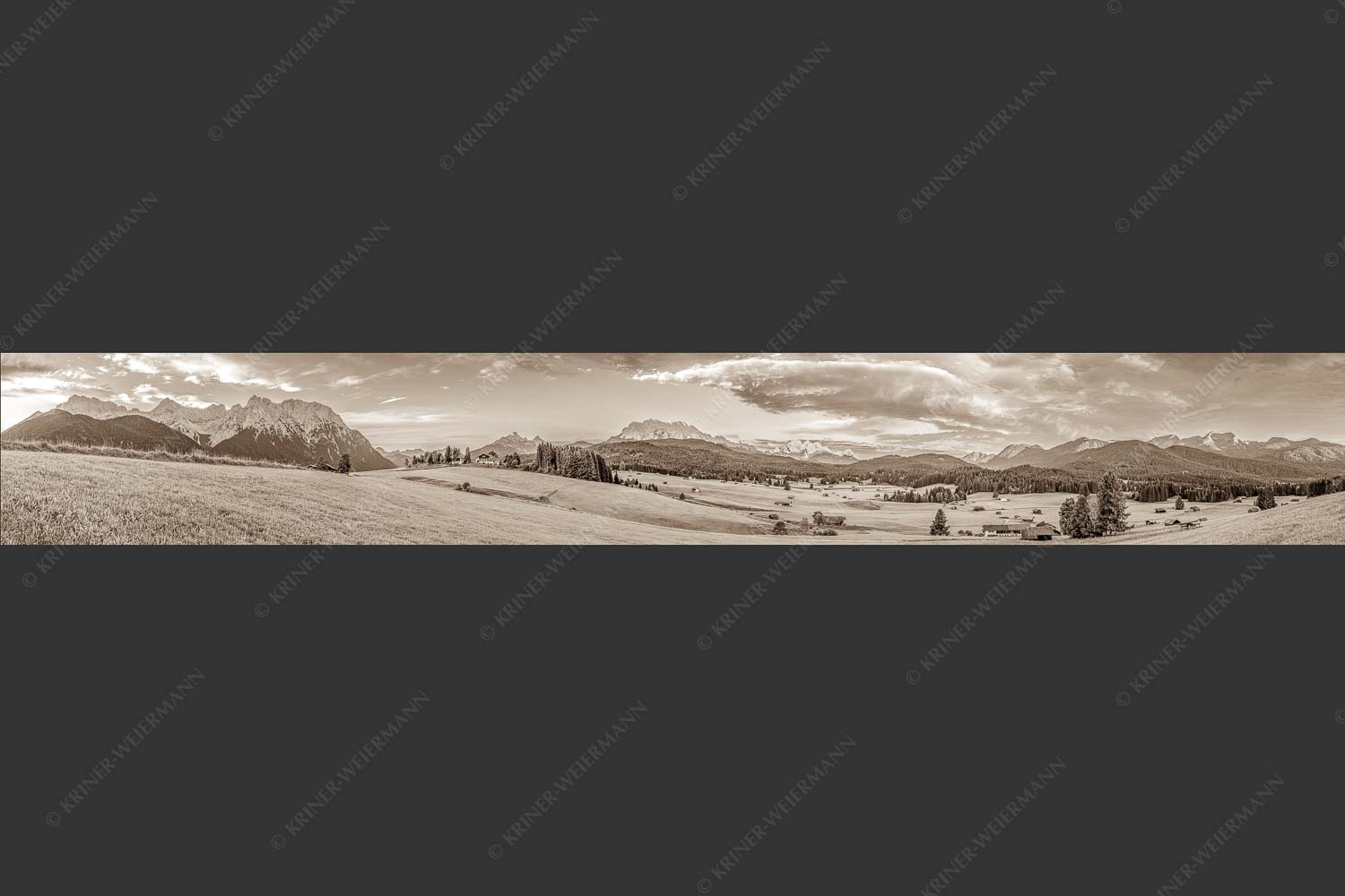 Erstes Sonnenlicht am Zugspitzmassiv - Wunderbares Werdenfels 7:1 sepia -- Karwendel Wetterstein und Estergebirge - mehr Infos bei www.Kriner-Weiermann.de