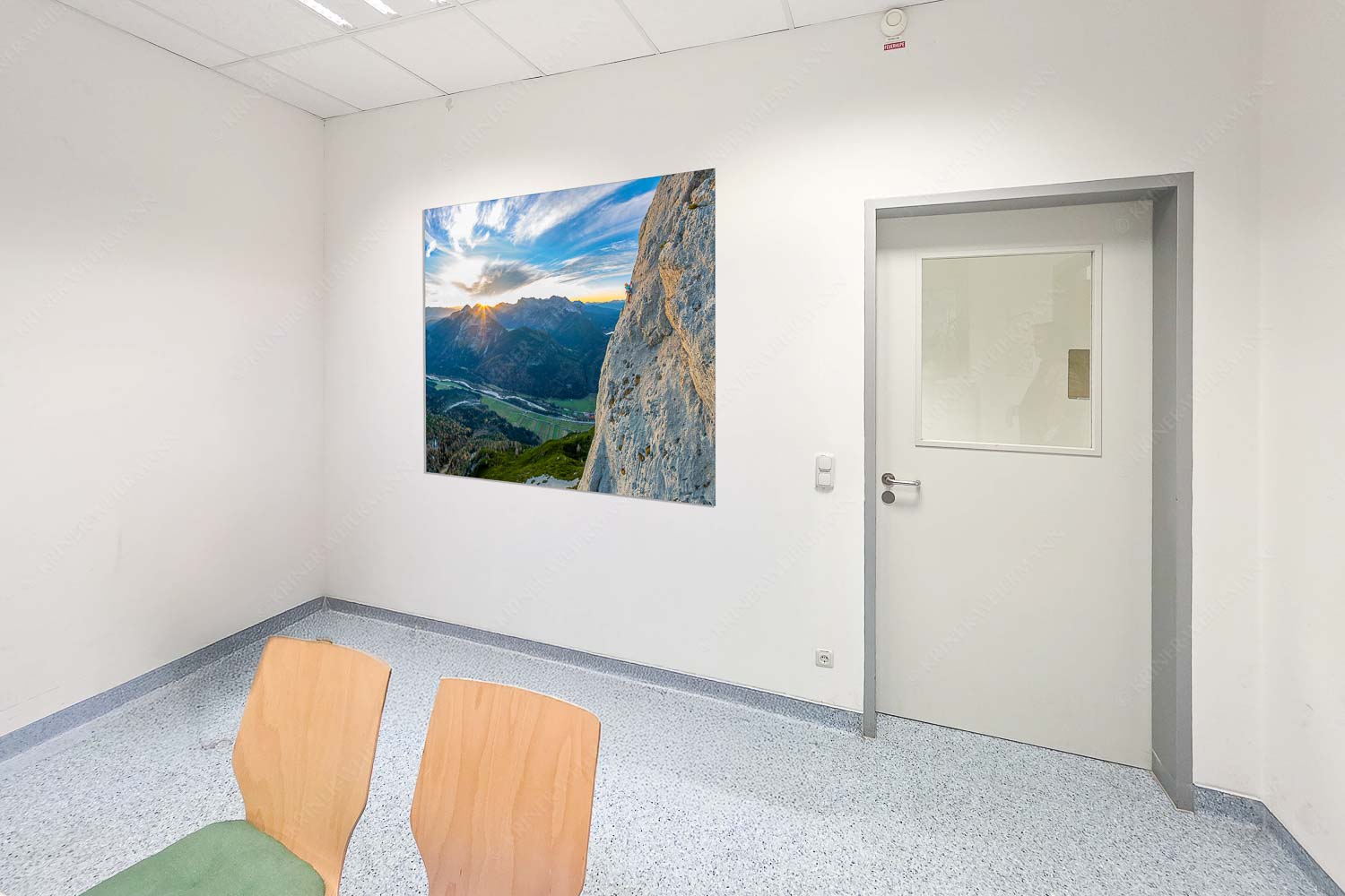 Vroni Kammermeier in der Route -die Kür- an der Gerber Südwand im Karwendel - Raum 043-073 In der Kür-Klettern Gerbersüdwand im Karwendel 1:1 - mehr Infos bei www.Kriner-Weiermann.de