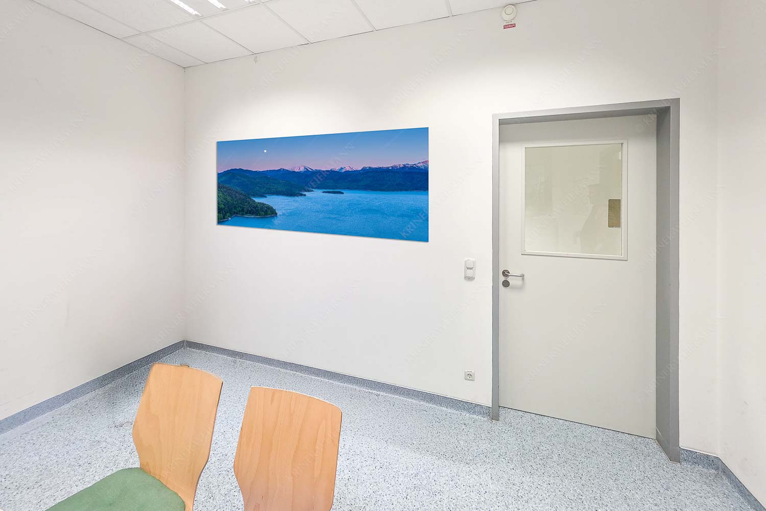 Mondaufgang über Walchensee mit Blick in das noch verschneite Karwendelgebirge - Raum 043-073 Türkis-Walchensee mit Schafreuter 2:1 - mehr Infos bei www.Kriner-Weiermann.de