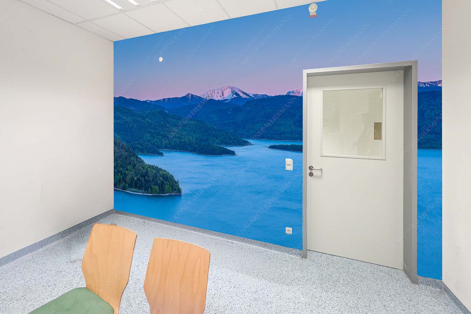 Mondaufgang über Walchensee mit Blick in das noch verschneite Karwendelgebirge - Raum 043-073 Türkis-Walchensee mit Schafreuter 3:2 - mehr Infos bei www.Kriner-Weiermann.de