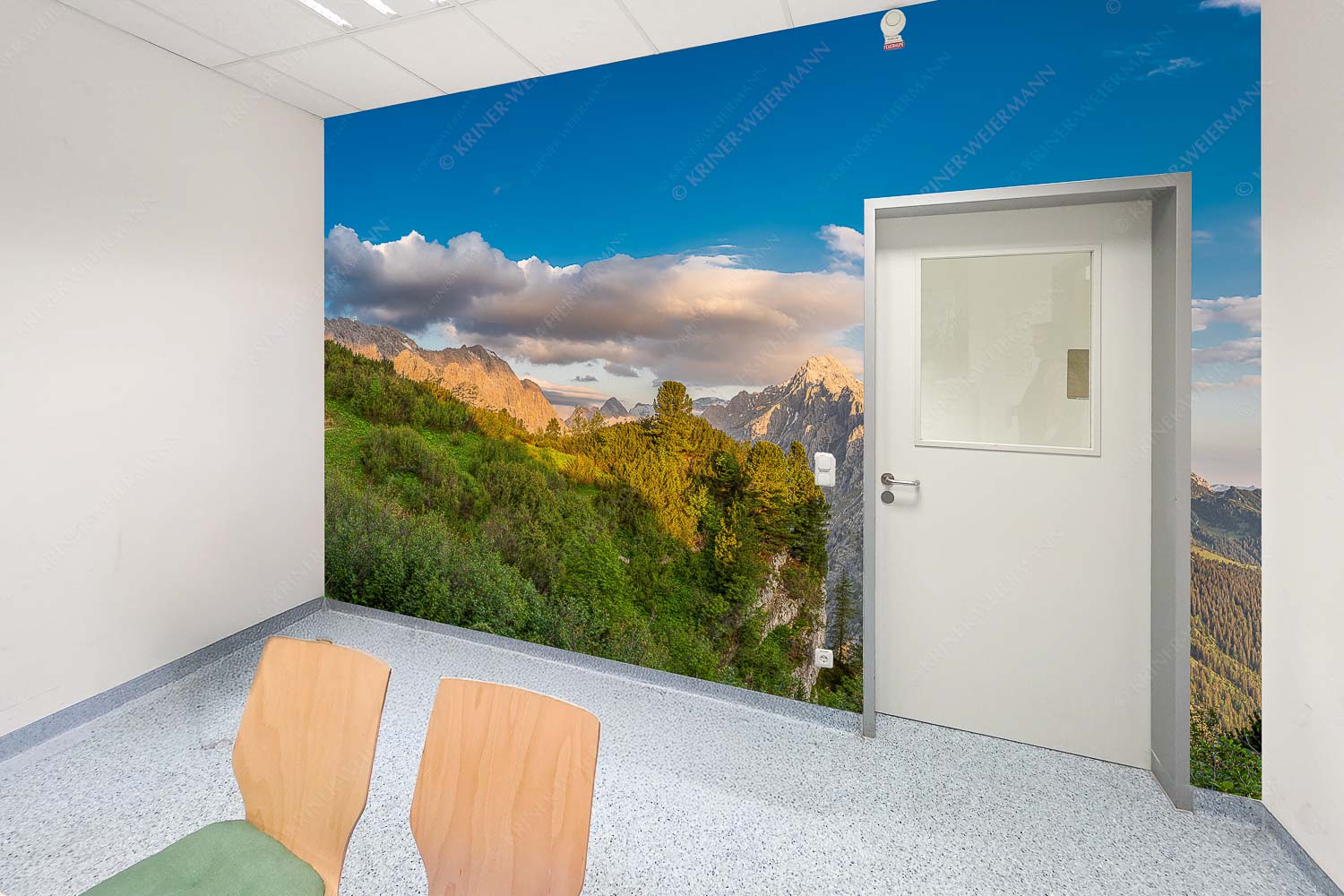 Kurz hinter dem Schachenschloss offenbart sich dieser einzigartige Ausblick ins Reintal - Raum 043-073 Über dem tiefen Tal-Schachen und Alpspitze 3:2 - mehr Infos bei www.Kriner-Weiermann.de