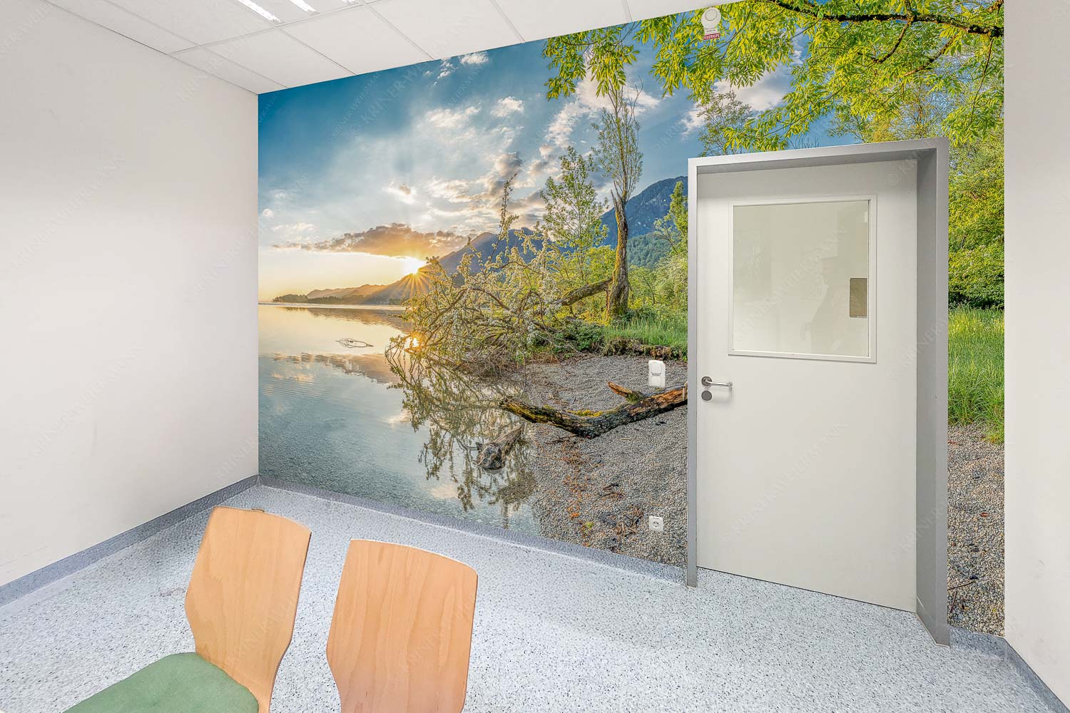 Der Kochelsee bietet viele idyllische Ecken zum innehalten - Raum 043-073 Verspielt-Kochelsee mit Jochberg 3:2 - mehr Infos bei www.Kriner-Weiermann.de