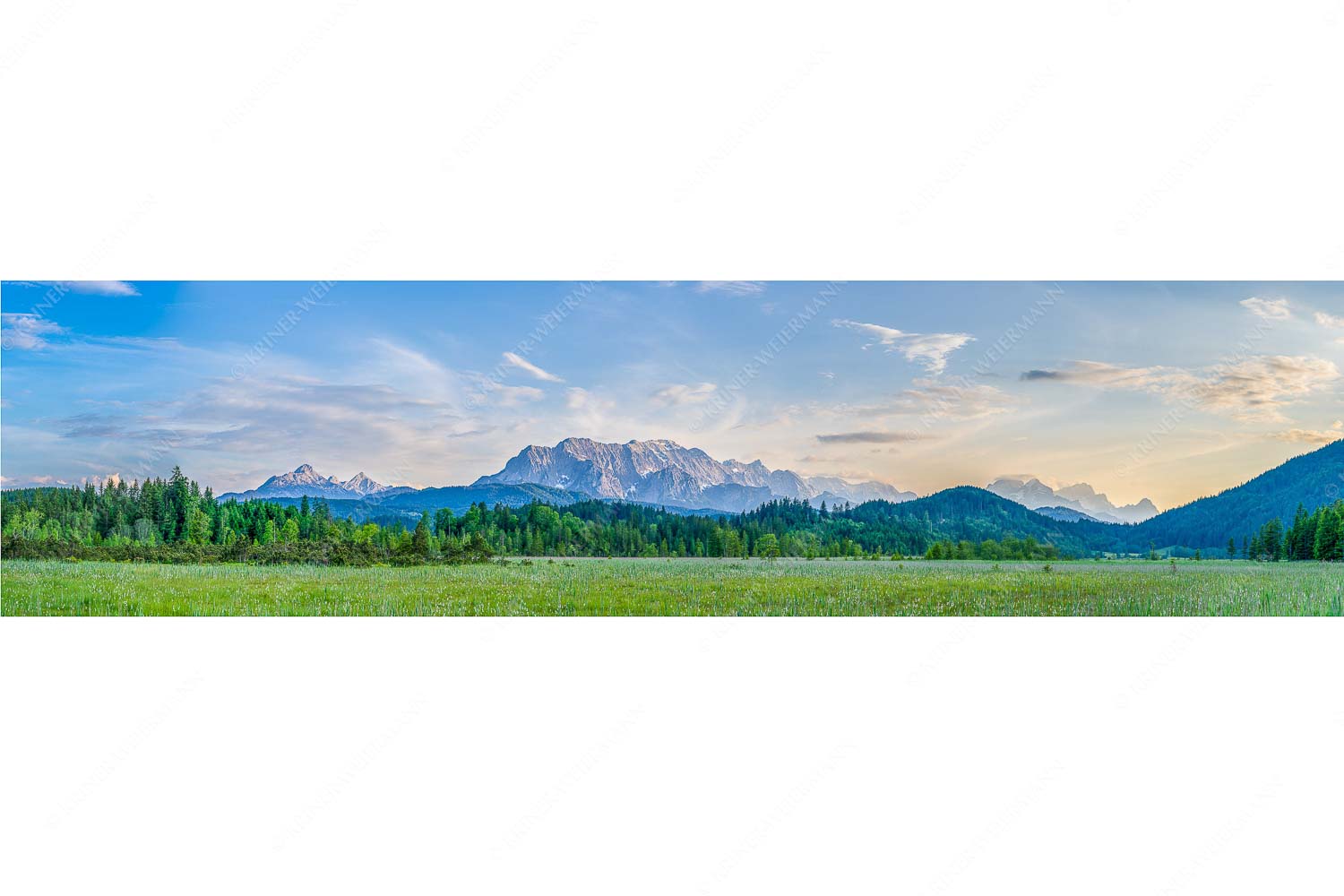 Panoramablick auf das Soiern-, Karwendel-, Wetterstein und Estergebirge - Alle im Blick_4zu1 - mehr Infos bei www.Kriner-Weiermann.de