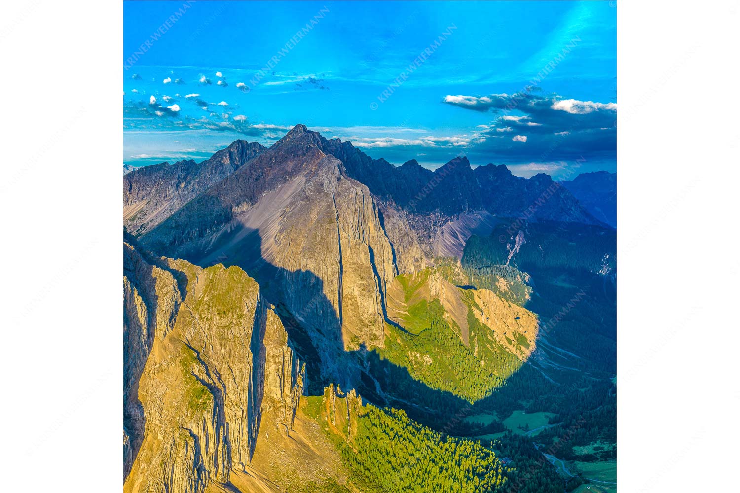 Speckkar und Lafatscher am Halleranger bei erstem Licht nach Gewitter - Karwendel Dome_1zu1 - mehr Infos bei www.Kriner-Weiermann.de