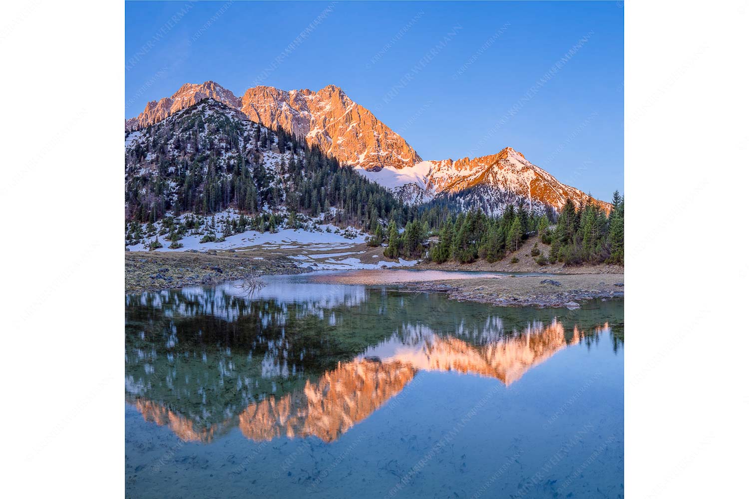 Fönige Morgenstimmung an der Fereineralm zwischen Soiern- und Karwendelgebirge - Klare Kante_1zu1 - mehr Infos bei www.Kriner-Weiermann.de