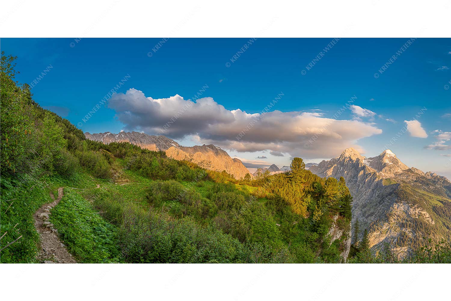 Kurz hinter dem Schachenschloss offenbart sich dieser einzigartige Ausblick ins Reintal - Über dem tiefen Tal_2zu1 - mehr Infos bei www.Kriner-Weiermann.de