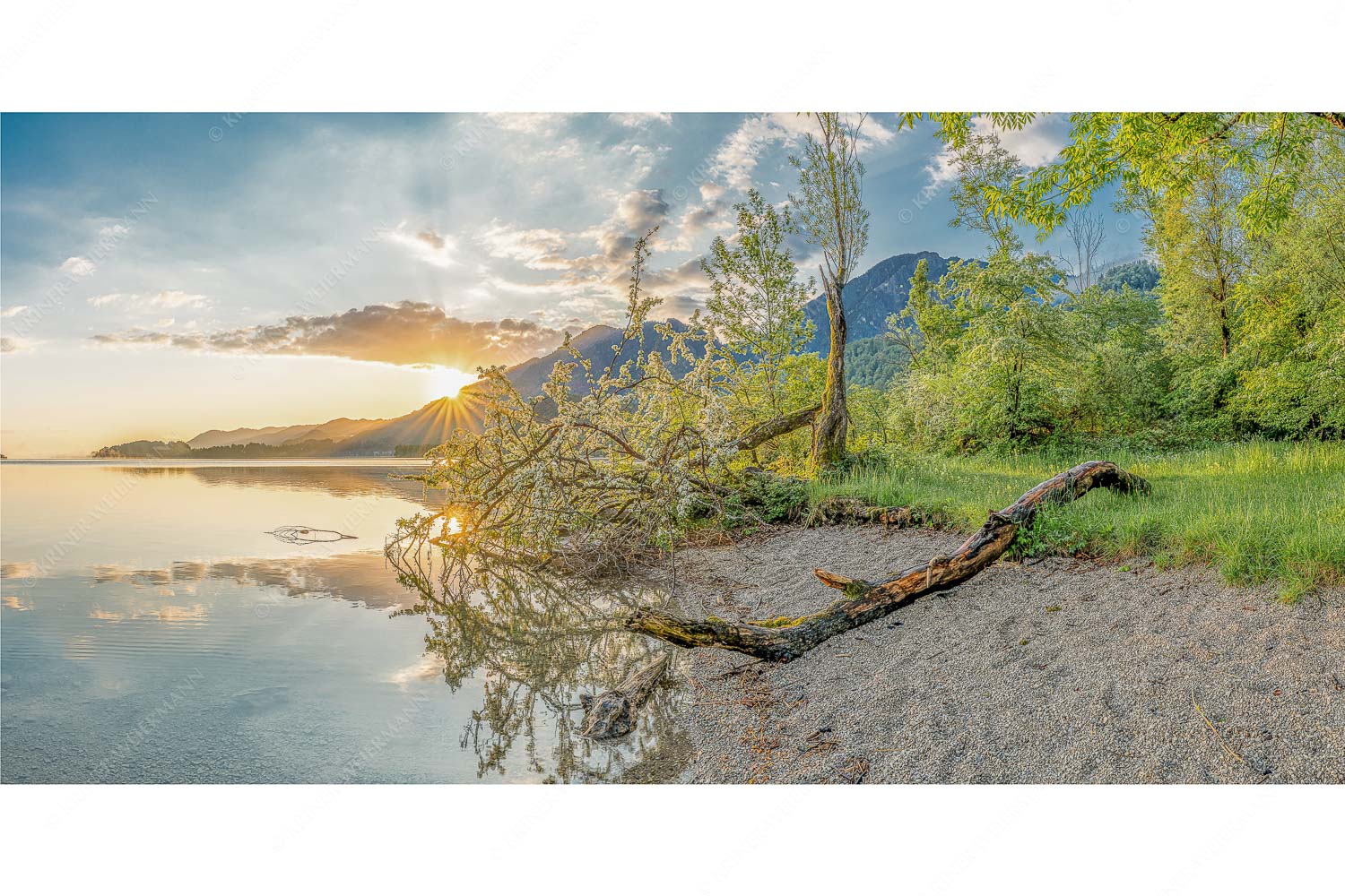 Der Kochelsee bietet viele idyllische Ecken zum innehalten - Verspielt_2zu1 - mehr Infos bei www.Kriner-Weiermann.de