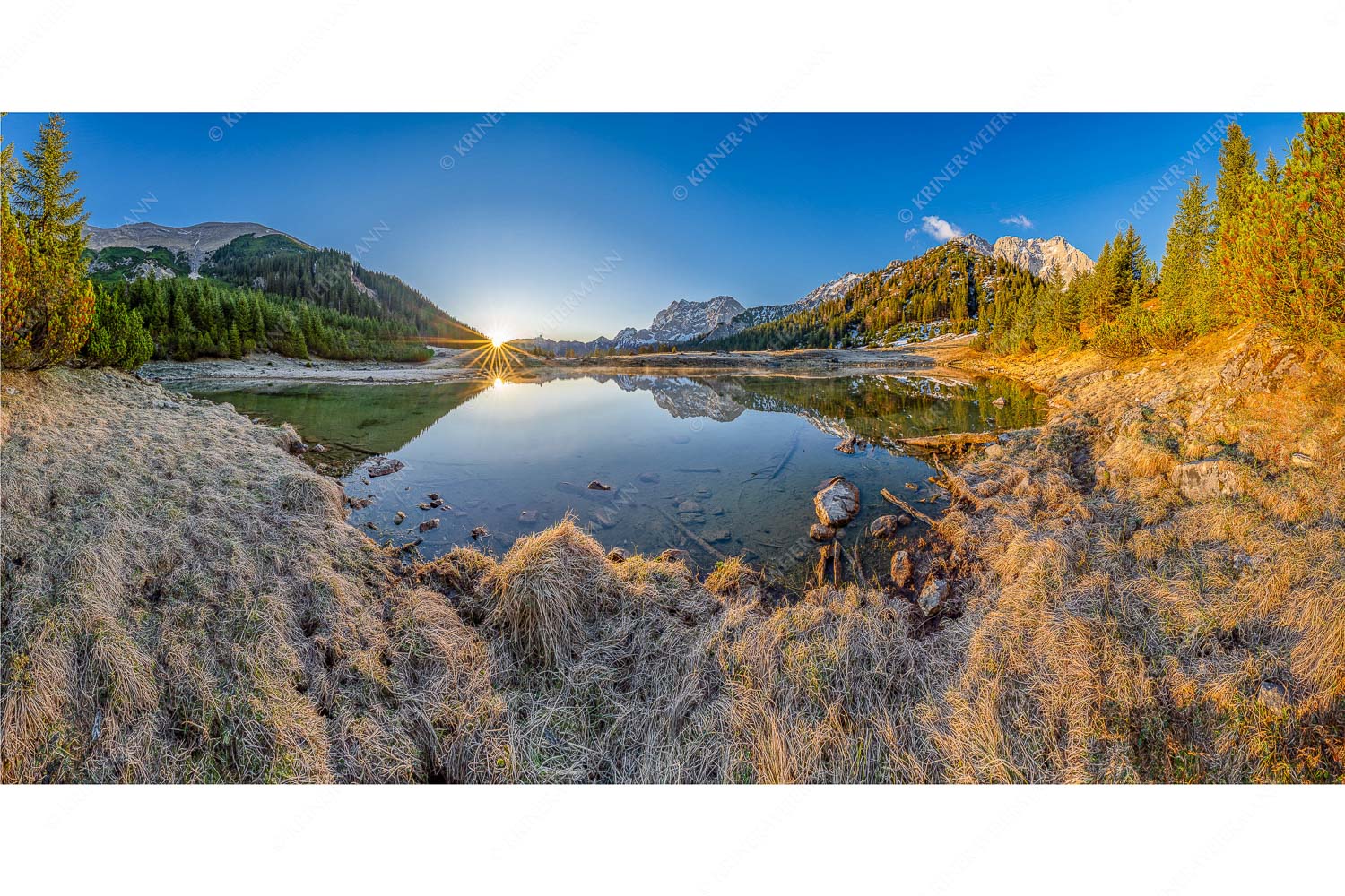 Die ersten Sonnenstrahlen an dem kleinen See bei der Fereineralm - Zeit zum atmen_2zu1 - mehr Infos bei www.Kriner-Weiermann.de