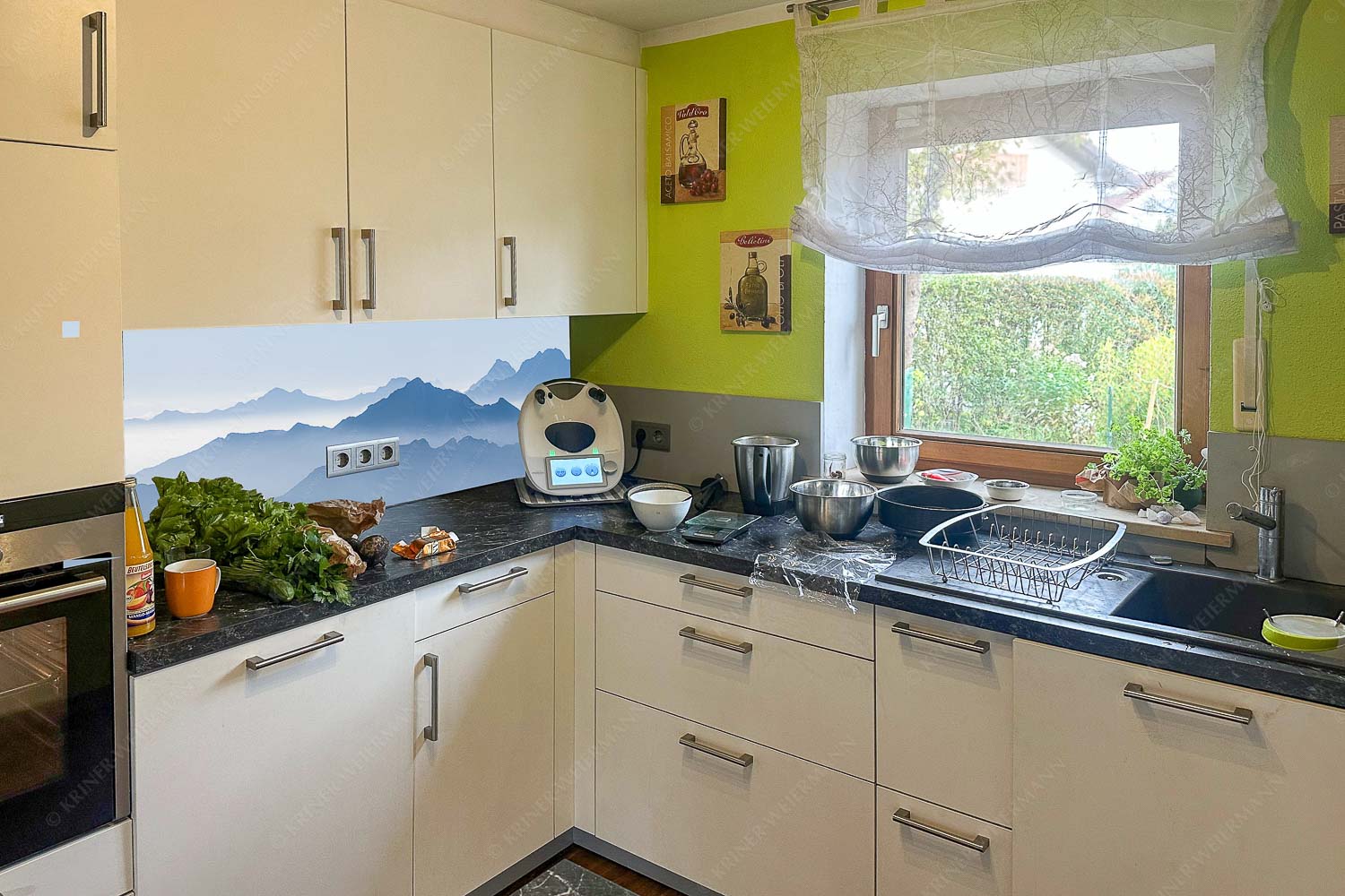 Klar und deutlich trennen sich die Bergketten von Soiern- und Karwendelgebirge - Küchespiegel links=1 Morgenschnitt Wurm links-Silhouetten im Karwendel 3:1 - mehr Infos bei www.Kriner-Weiermann.de