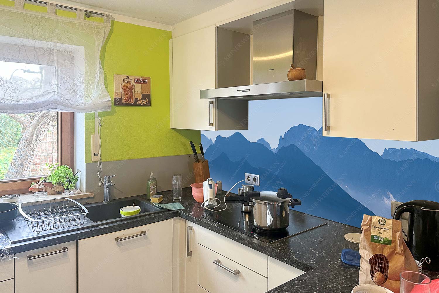 Klar und deutlich trennen sich die Bergketten von Soiern- und Karwendelgebirge - Küchespiegel rechts=1 Morgenschnitt Wurm rechts-Silhouetten im Karwendel 3:1 - mehr Infos bei www.Kriner-Weiermann.de