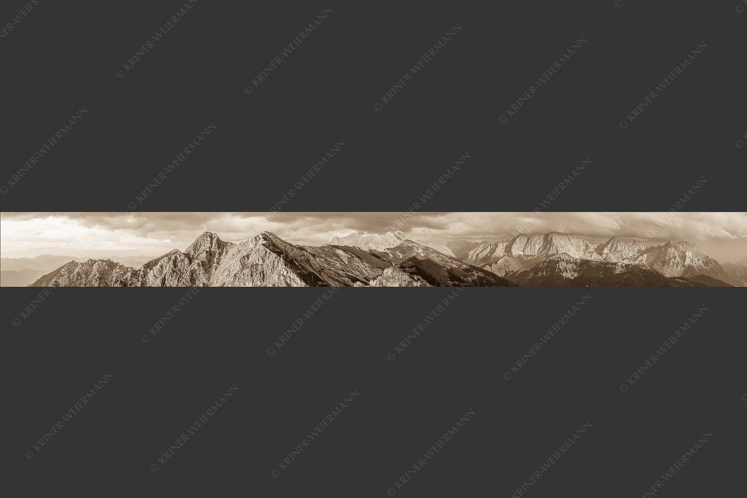 Letztes Sonnenlicht trifft Wörner, Hochkarspitze und Soiernspitze - Seinskopfblick 10:1 sepia -- Seinskopf Abendlicht Gewitterpause Karwendel - mehr Infos bei www.Kriner-Weiermann.de