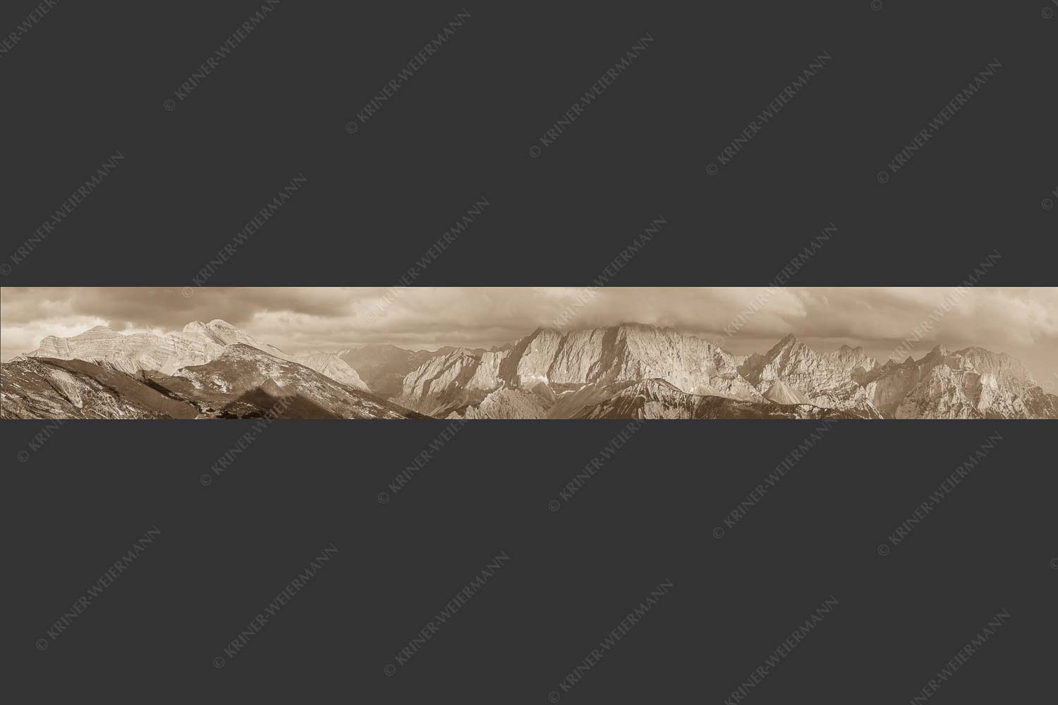 Letztes Sonnenlicht trifft Wörner, Hochkarspitze und Soiernspitze - Seinskopfblick 8:1 sepia -- Seinskopf Abendlicht Gewitterpause Karwendel - mehr Infos bei www.Kriner-Weiermann.de