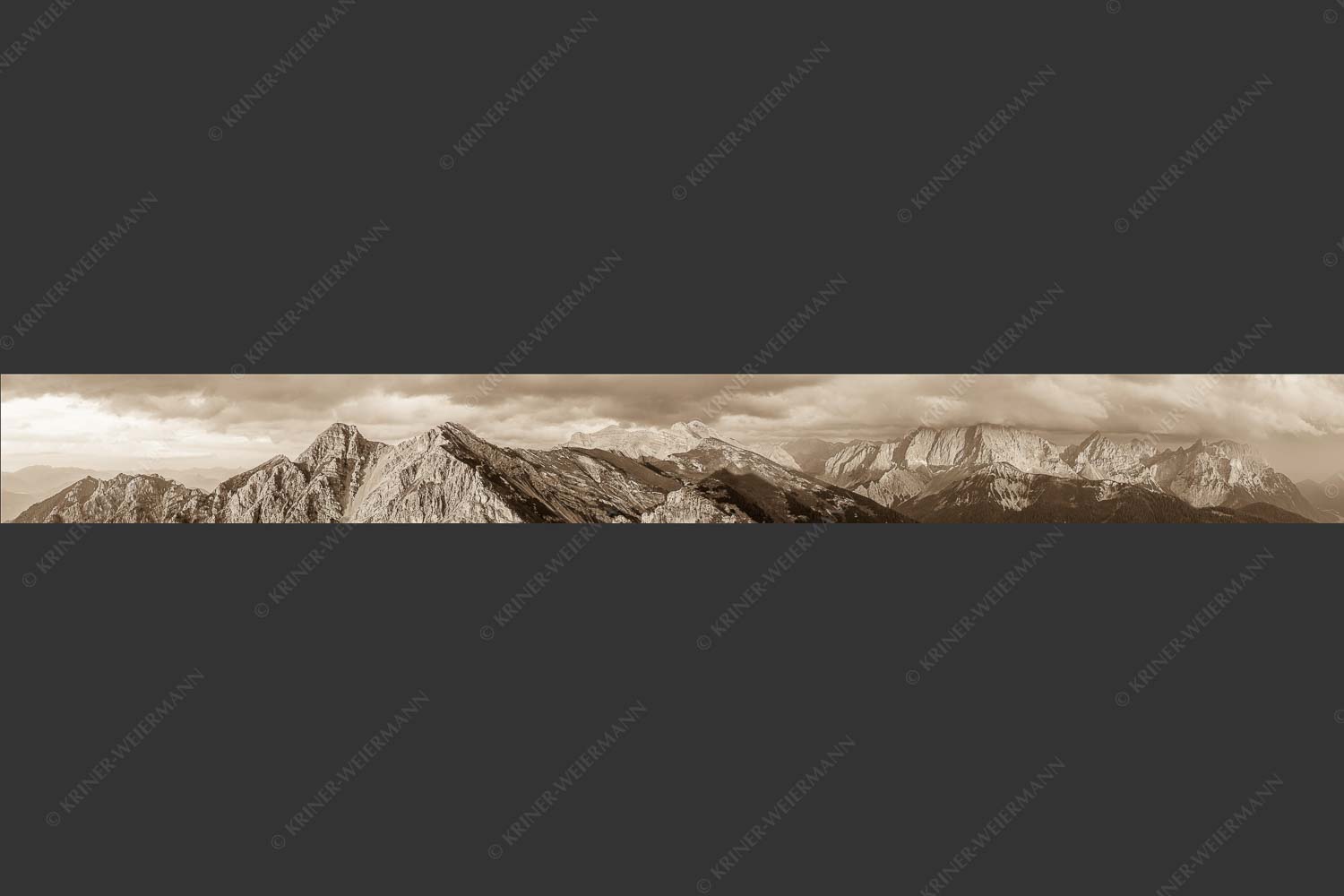 Letztes Sonnenlicht trifft Wörner, Hochkarspitze und Soiernspitze - Seinskopfblick 9:1 sepia -- Seinskopf Abendlicht Gewitterpause Karwendel - mehr Infos bei www.Kriner-Weiermann.de