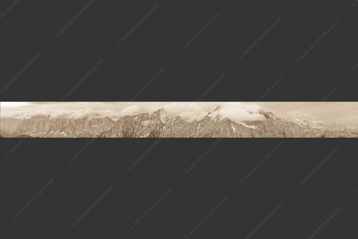 Nordwände des Karwendelhauptkammes - Sie zeigen sich 10:1 sepia -- Birkkar Kaltwasserkar Laliderer - mehr Infos bei www.Kriner-Weiermann.de