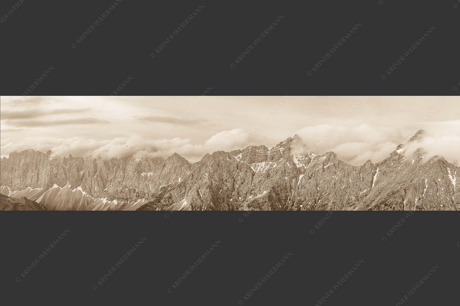 Nordwände des Karwendelhauptkammes - Sie zeigen sich 4:1 sepia -- Birkkar Kaltwasserkar Laliderer - mehr Infos bei www.Kriner-Weiermann.de