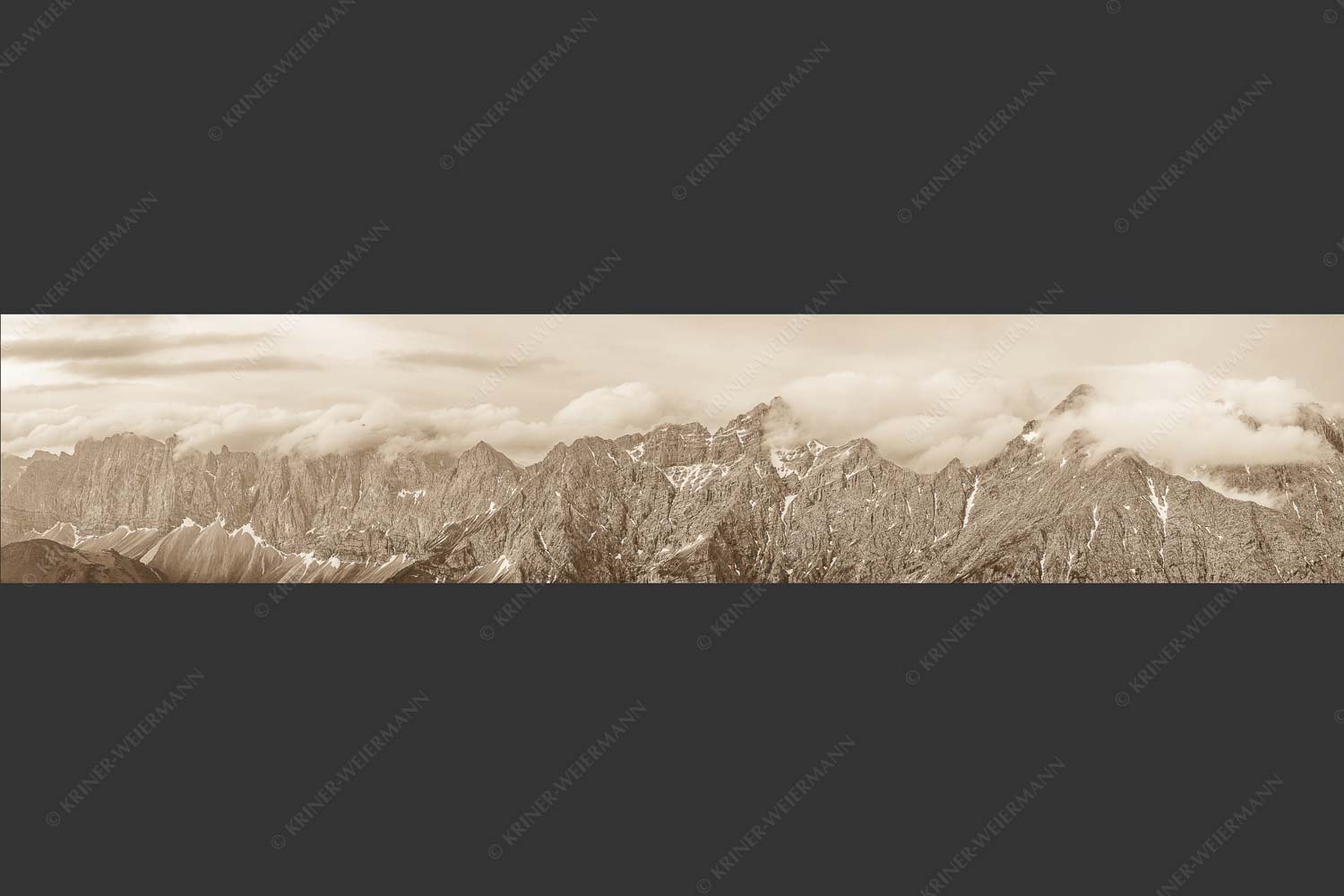 Nordwände des Karwendelhauptkammes - Sie zeigen sich 5:1 sepia -- Birkkar Kaltwasserkar Laliderer - mehr Infos bei www.Kriner-Weiermann.de