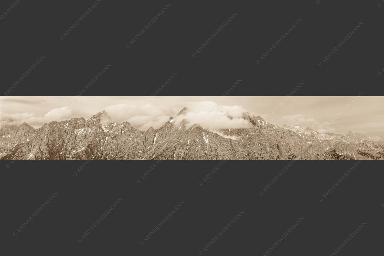 Nordwände des Karwendelhauptkammes - Sie zeigen sich 6:1 sepia -- Birkkar Kaltwasserkar Laliderer - mehr Infos bei www.Kriner-Weiermann.de