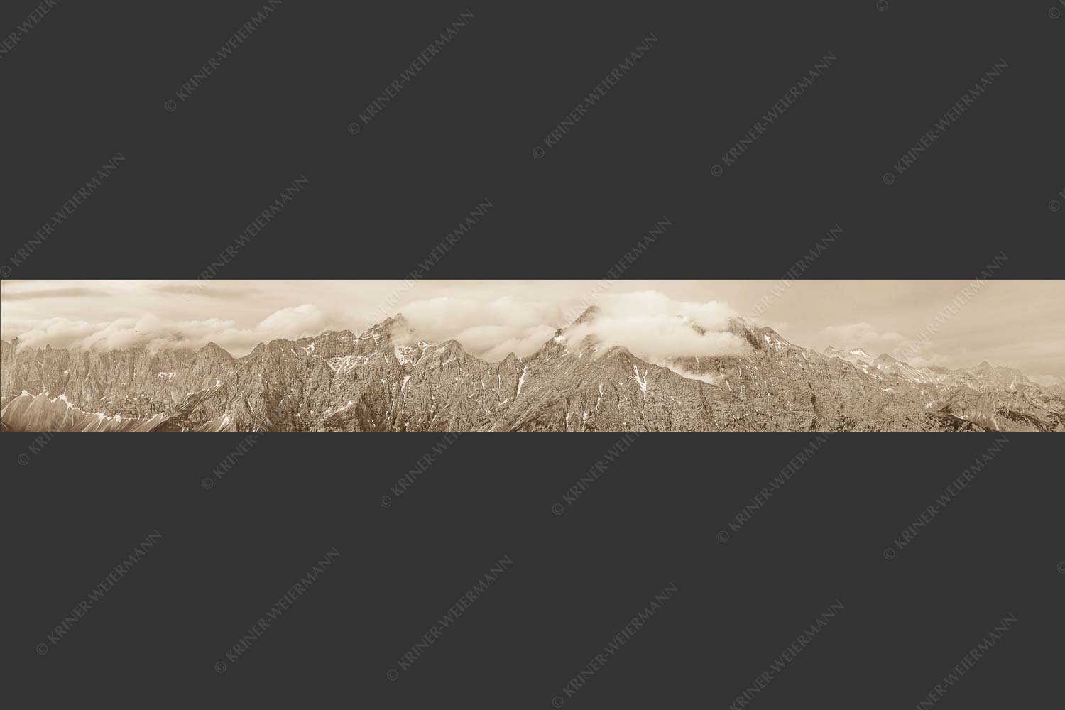 Nordwände des Karwendelhauptkammes - Sie zeigen sich 7:1 sepia -- Birkkar Kaltwasserkar Laliderer - mehr Infos bei www.Kriner-Weiermann.de