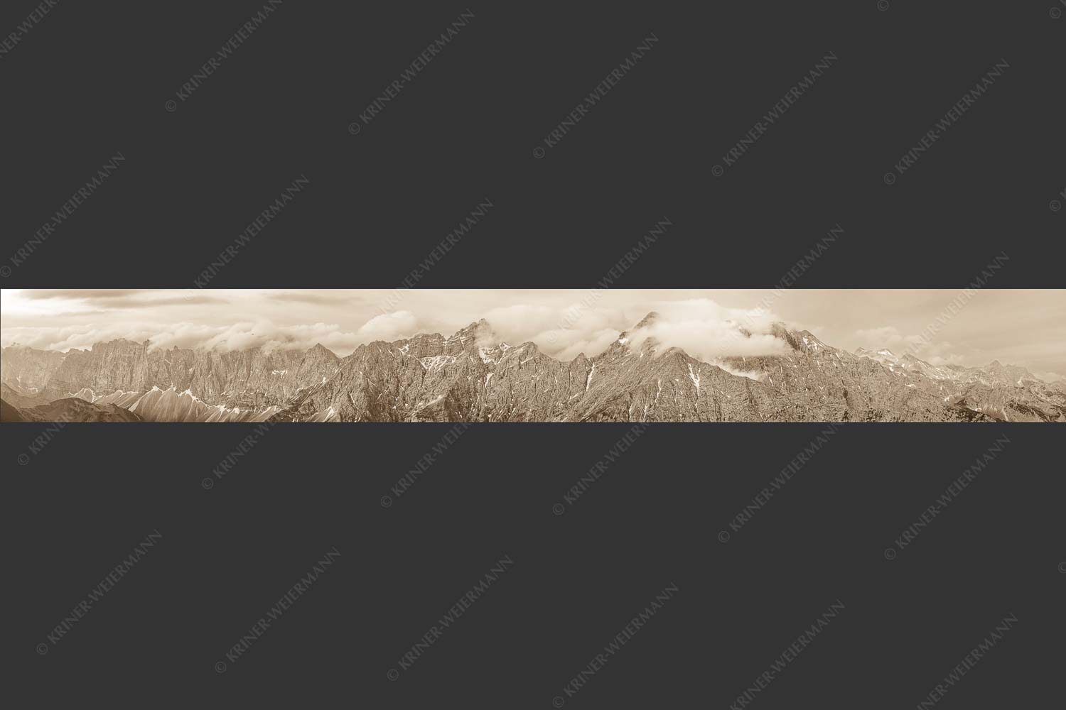 Nordwände des Karwendelhauptkammes - Sie zeigen sich 8:1 sepia -- Birkkar Kaltwasserkar Laliderer - mehr Infos bei www.Kriner-Weiermann.de